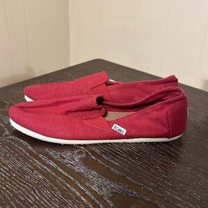 Red TOMS. 8 1/2. Barely worn.